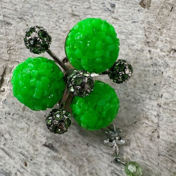 Vintage Rare Vendome Glowing Green Popcorn Bead Necklace And Earrings Set 1960s - Picture 2 of 9